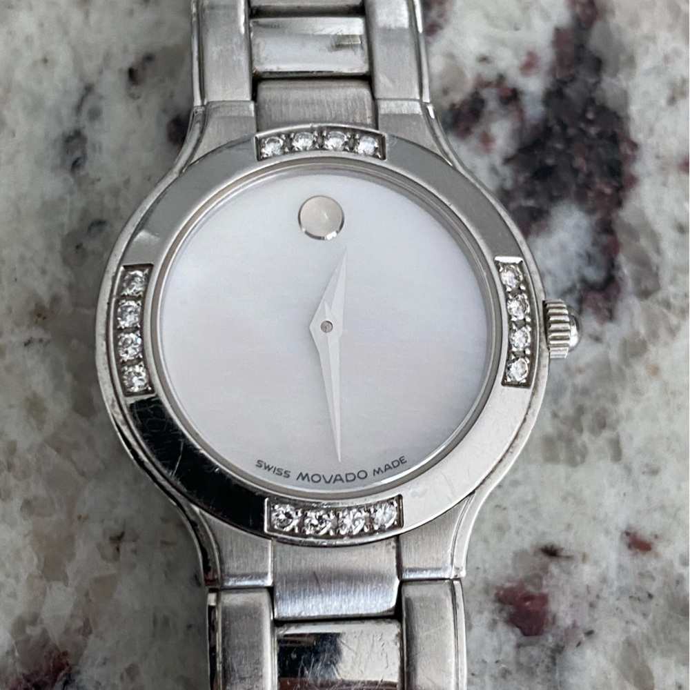 Beautiful Movado 84 E4 1853 S Crystal Bezel Mother of Pearl Dial Ladies Watch.